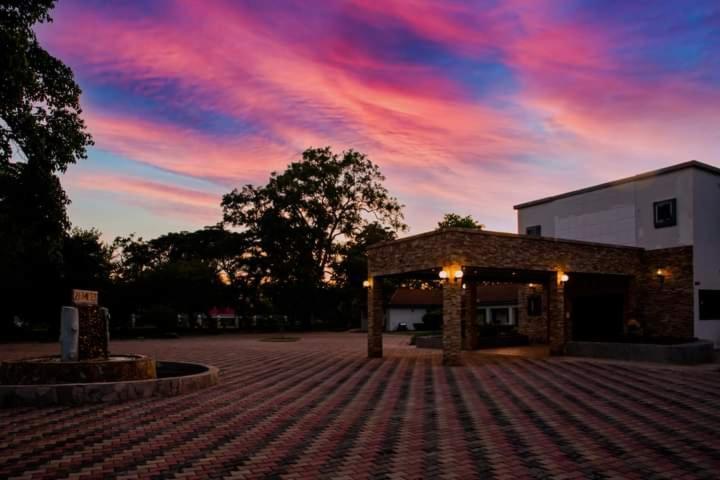 ליבינגסטון Zambezi Junction Lodge מראה חיצוני תמונה