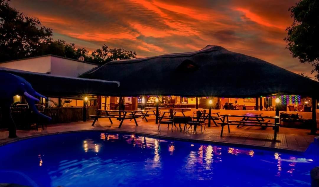 ליבינגסטון Zambezi Junction Lodge מראה חיצוני תמונה
