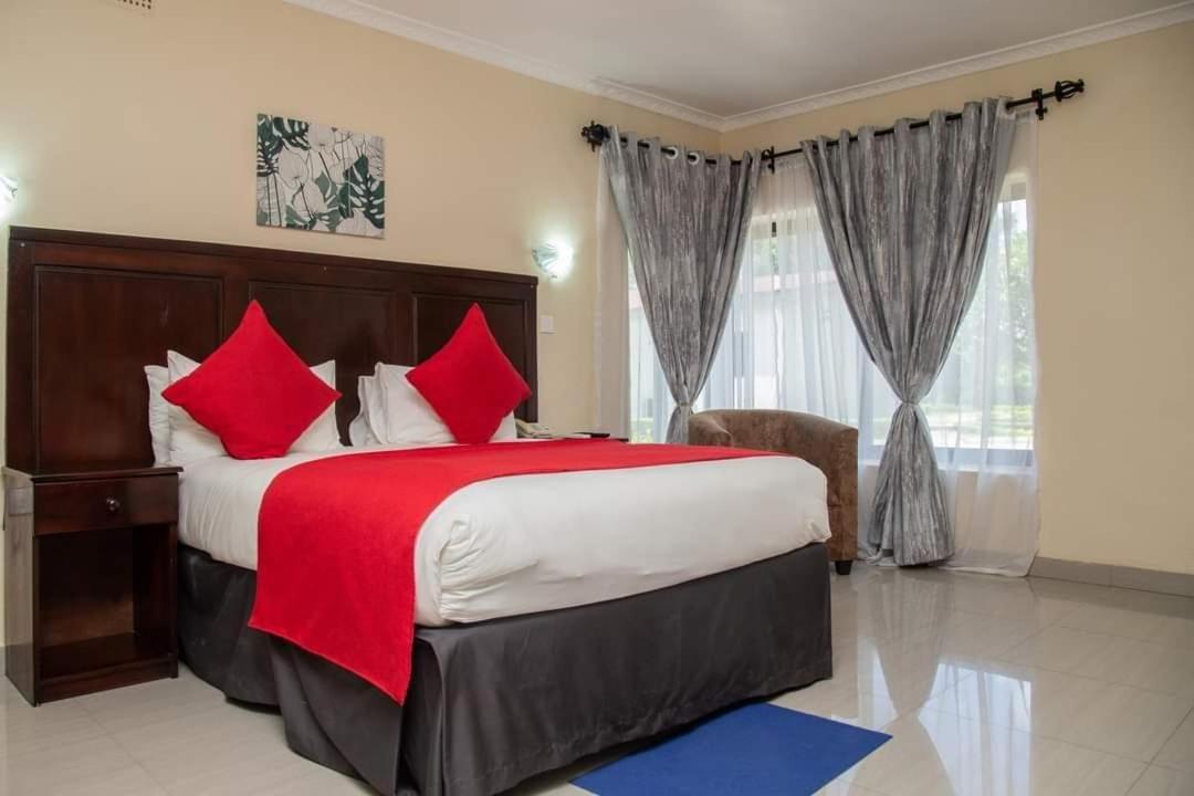 ליבינגסטון Zambezi Junction Lodge מראה חיצוני תמונה
