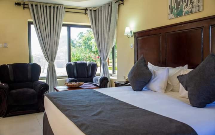 ליבינגסטון Zambezi Junction Lodge מראה חיצוני תמונה