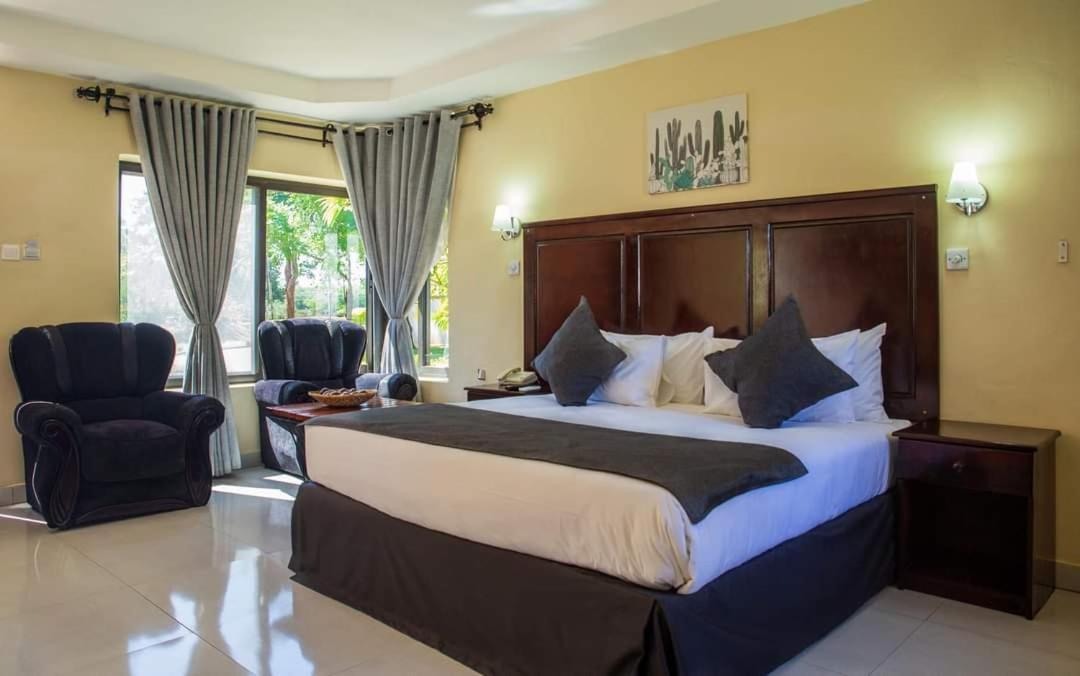 ליבינגסטון Zambezi Junction Lodge מראה חיצוני תמונה