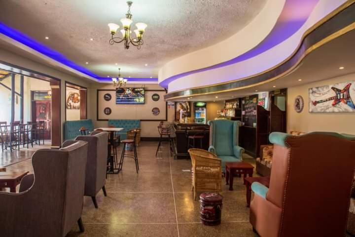 ליבינגסטון Zambezi Junction Lodge מראה חיצוני תמונה