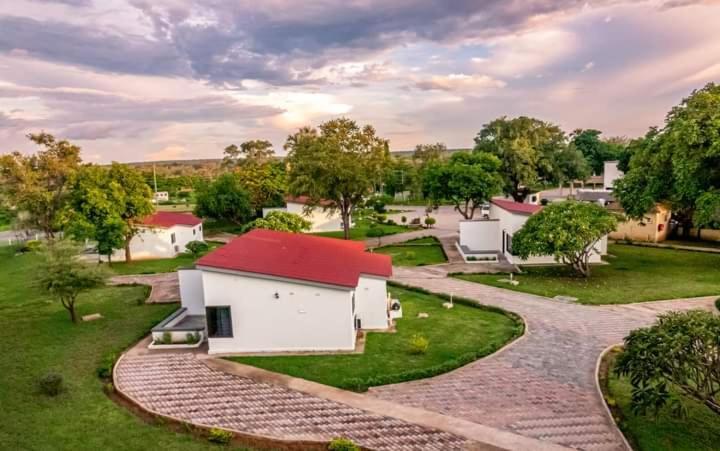 ליבינגסטון Zambezi Junction Lodge מראה חיצוני תמונה