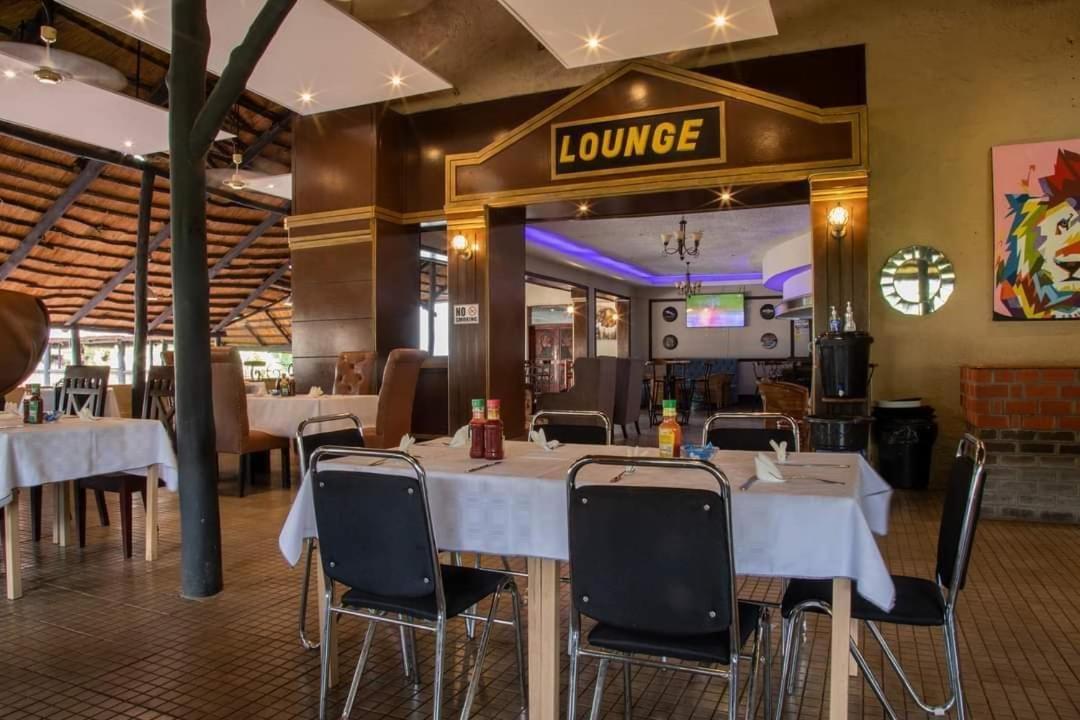 ליבינגסטון Zambezi Junction Lodge מראה חיצוני תמונה